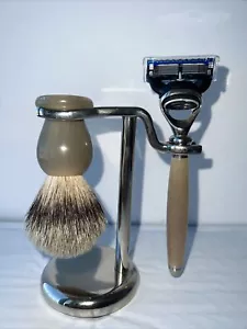 The Art Of Shaving Fusion Horn Razor With Luxury Stand And Horn Brush Set - Picture 1 of 7