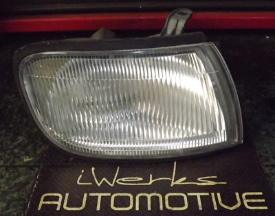 (1) 95-97 OEM Nissan Maxima front passenger corner light assembly 120-63380 R V1 - Image 1 of 4