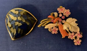 Lot of 2 vintage brooches—blue bell and pink flowers - Picture 1 of 8