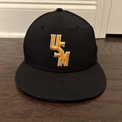 Gorra de béisbol USM Southern Miss Golden Eagles The Game ajustada talla 7 1/8 LEER Foto 1 de 4