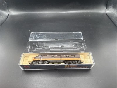 Life Like 7352 N Illinois Central E6A Diesel Locomotive #4001 read F.38 - Image 1 of 4