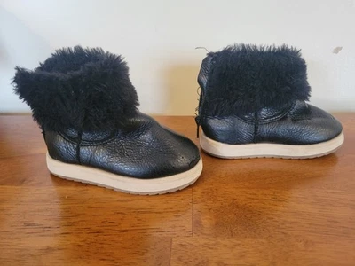 Botas Zara Bebé Infante Niñas Negras Imitación Cuero Talla 5-5.5 (UE Talla 21) Foto 1 de 4