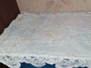 Mantel de encaje blanco con cuentas a mano vintage corredor boda recepción pastel 36"x18" - Imagen 1 de 15