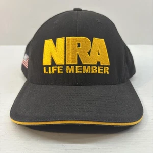 NRA Life Member Sombrero Gorra Correa Trasera Para Hombre Negro Amarillo Bordado Bandera EE. UU. - Imagen 1 de 8