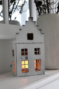 Laterne MAISON weiß shabby chic Metallhaus beleuchtet 25,5cm Dekohaus Kerzenhaus - Bild 1 von 6