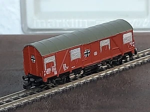 Märklin/AMM Spur z Güterwagen der Bundeswehr mit olivfarbenem Dach in OVP - Bild 1 von 9