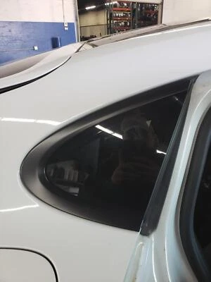 Ventana de cuarto derecho 17 PORSCHE PANAMERA con moldura negra plana ID# 971845298D Foto 1 de 4