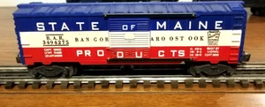 Lionel 3494-275 OPERATING STATE OF MAINE BOXCAR IN VERY GOOD CONDITION. - Picture 1 of 3