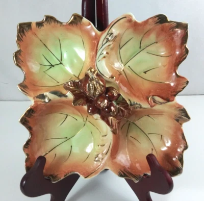 Винтажное сервировочное блюдо 1940-е Dee Bee Beautiful Fall Leaves & Acorns 8,75 дюйма x 8,5 дюйма - Изображение 1 из 4