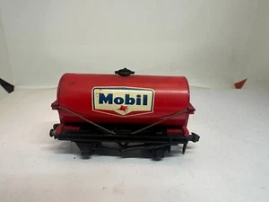 Hornby Dublo OO Gauge Railways 32084 Short Tank Wagon Mobil Red Open Brake Gear - Picture 1 of 8