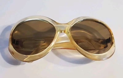 Hermosas gafas de sol elegantes con marco translúcido estilo Audrey de Francia años 60 para mujer  Foto 1 de 4