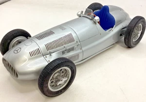 1:18 Mercedes-Benz W165. CMC. - Picture 1 of 5