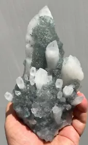 CRISTALLI DI FLUORITE VERDE INTENSO sparsi su QUARZO dal PERUVIANO......CAPOLAVORO - Foto 1 di 17