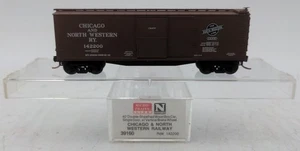 Micro-Trains 03910060 Scala N C&NW 40' Boxcar in legno porta singola #142200 LN/Box - Foto 1 di 2