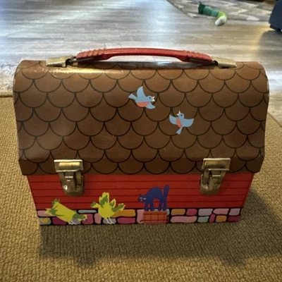 Fiambrera vintage de metal de granero rojo de los años 50 con animales sin termo Foto 1 de 4