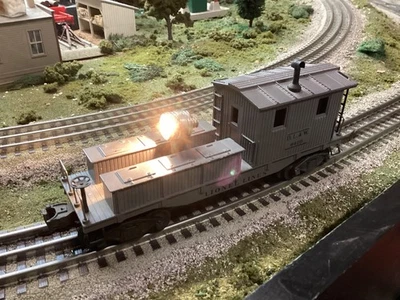Lionel Postwar 6420 DL&W Delaware Lackawanna Western Lighted Searchlight Caboose - Image 1 of 4