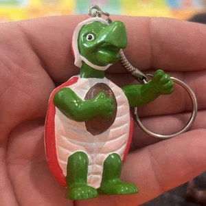 Maryland Terrapins TESTUDO NCAA MASCOTTE PORTACHIAVI giocattolo vintage PVC figura calcio - Foto 1 di 2