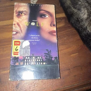 Wolf (VHS, 1994) Horror Thriller Werewolf Movie Jack Nicholson Michelle Pfeiffer - Picture 1 of 4