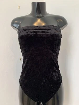 Body Urban Outfitters gamuza negra sin tirantes talla L Foto 1 de 4