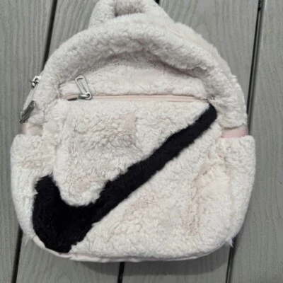 Nike Mujeres Ropa Deportiva Futura 365 Imitación Piel Mini Mochila Guayaba Hielo Deportiva Calle Foto 1 de 4