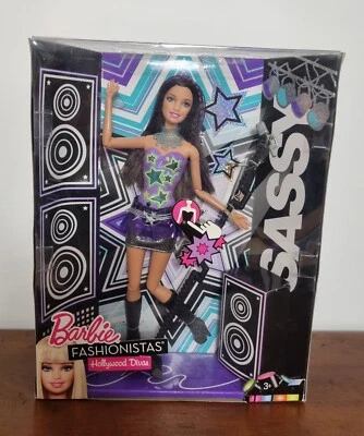 BARBIE doll FASHIONISTAS HOLLYWOOD DIVAS SASSY #V9510 MATTEL 2010 - Immagine 1 di 4