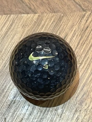 Pelota de Golf Nike One Negra Dorada Logo Escritura Edición Limitada Nº3 Como Nueva Foto 1 de 4