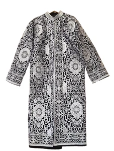 MAESTOSO CAPPELLINO CERIMONIALE UOMO UZBEKO/TAGIKO ARGENTO ZARDOZI RICAMATO - Foto 1 di 19