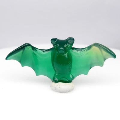 💎 Handcraft 14.91ct Bat Carving Natural Green Chalcedony - Africa Gemstone - Image 1 of 4