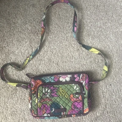 BOLSO BANDOLERA VERA BRADLEY HADLEY MONEDERO HOJAS CAÍDAS, PATRÓN FLORAL Y HOJAS Foto 1 de 4