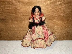 Vintage 60er Jahre altmodische Puppe Landmädchen Kleid OUTFIT 6" schwarze Haare - Bild 1 von 11