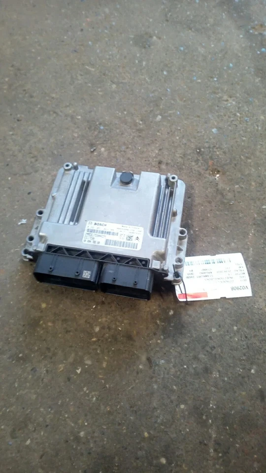 Centralina motore originale (ECU) CITROËN C3 II (SC_) 2015 - Immagine 1 di 1