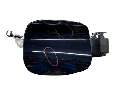 2022-2024 MITSUBISHI OUTLANDER FUEL TANK FILLER DOOR W/ POCKET & LOCK ACTUATOR Foto 1 de 4