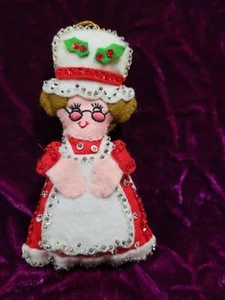 VINTAGE FELT SEQUIN MRS SANTA CLAUS HANDMADE CHRISTMAS ORNAMENT FREE SHIPPING - Picture 1 of 2