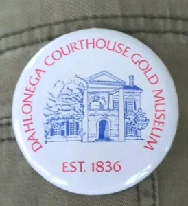 Dahlonega Courthouse Georgia Gold Museum Mining Prospector Travel Souvenir Pin  - Picture 1 of 2