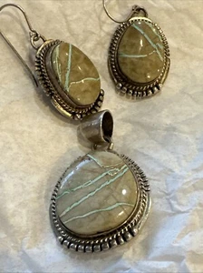 NEW NATIVE AMERICAN NATURAL BOULDER RIBBON TURQUOISE J Nelson - Picture 1 of 4
