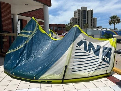 Liquid Force Envy V9 10.5m Kiteboarding Kite - Image 1 of 4