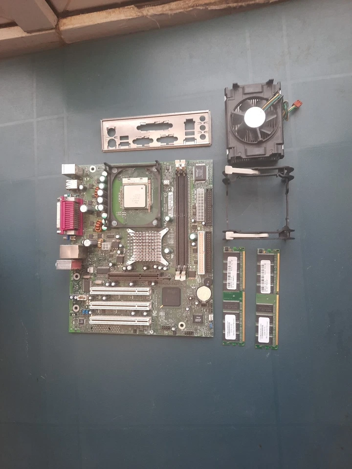 Intel Desktop Board D845GRG A84534-301 Socket 478 Motherboard (Untested) - Image 1 of 4