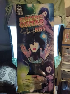 Signierte E-Gitarre Paul Stanley Kiss Lyan von Washburn Sammlung Kartonschaden  - Bild 1 von 18