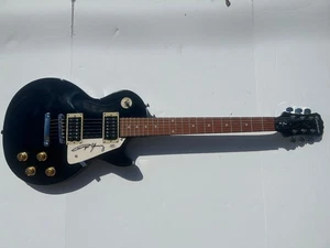 Angus Young Signed Autographed AC/DC Full Size Guitar PSA/DNA - Picture 1 of 2