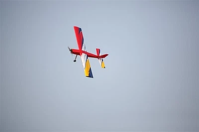 Torcster OMP Challenger 1250 mm rot PNP Holz Trainer Brushless RC Modell Neu  - Bild 1 von 4