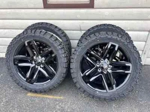 22" Gloss Black Trail Boss Wheels Rims 33" RT Tires Chevy GMC 33125022 Z71 RST - Picture 1 of 4