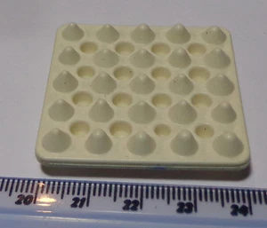 Bandeja de plástico escala 1:12 para huevos casa de muñecas miniaturas accesorio - Imagen 1 de 1