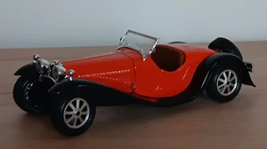 Bburago Modellauto 1:24 BUGATTI Typ 55 von 1932 Vitrinenmodell  Farbe Orange/Rot - Bild 1 von 12