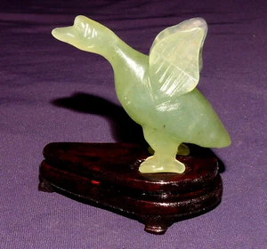 Serpentin, Figur Gans + Holzstandfuß, Handarbeit, Heilstein, 24,6g 45x41x19mm - Bild 1 von 8