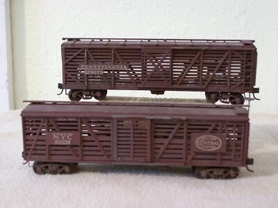 2 KIT DE COCHES DE METAL Y MADERA MONTADOS, NYC, PENNSY USADOS, DESGASTADOS Foto 1 de 4