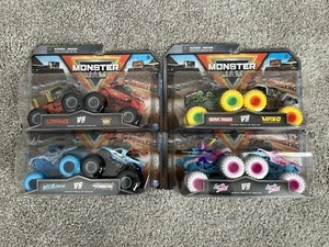 Monster Jam - Serie 28 COMPLETO VS SET - NUOVO, NON APERTO - Foto 1 di 7