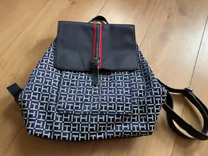 TOMMY HILFIGER BACKPACK WOMEN'S MEDIUM SIZED NAVY AMD WHITE - Picture 1 of 9