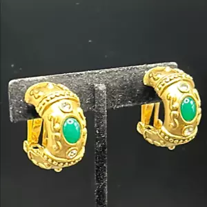 VTG Etruscan Matte Gold Green Gripoix Glass Crystal Clip Hoop Earrings - Picture 1 of 8