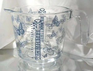Dolly Parton 2 Cup Glass Measuring Cup With Handle Guitar & Butterfly TANGO - Picture 1 of 4