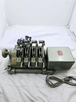  Magnasync Moviola Modelo 1034 Foto 1 de 4